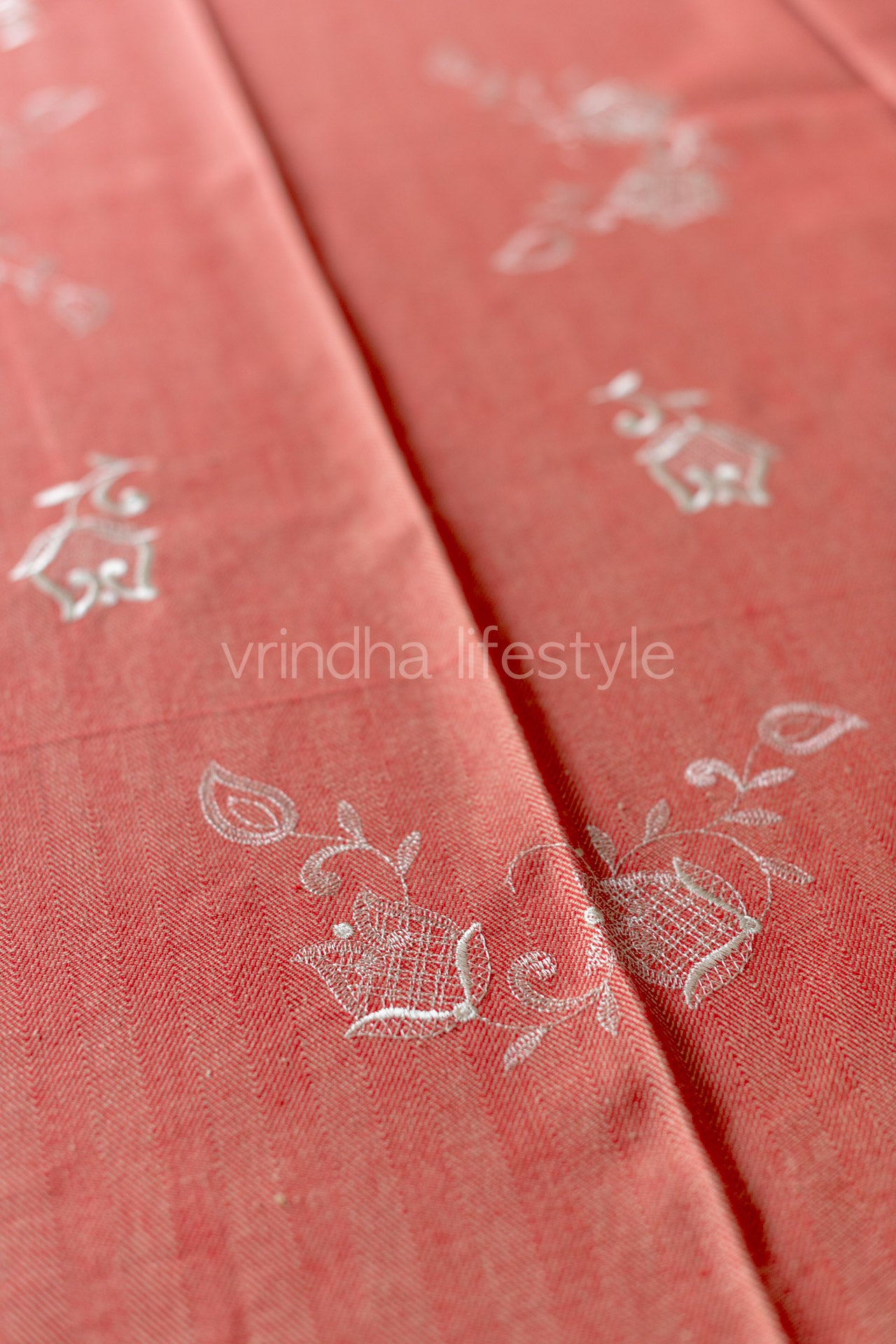 COTTON TABLE CLOTH,with embroidery and lace detailing -6 seater