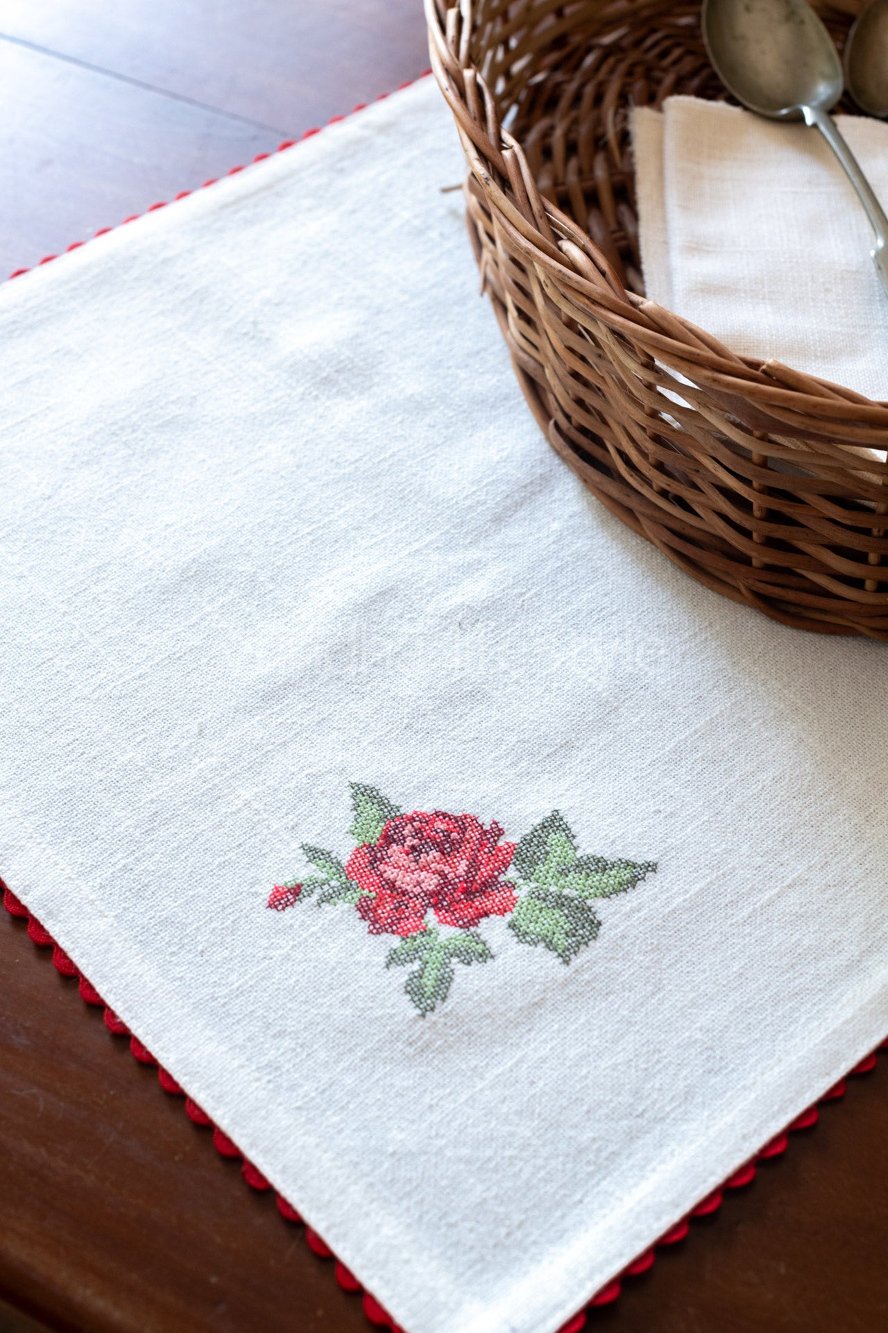 Cotton tray mat with embroidery and lace -customisable