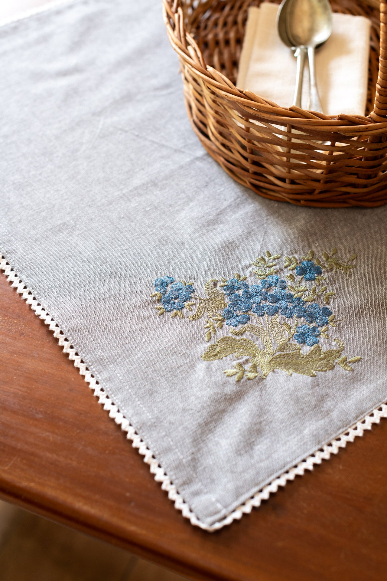 Cotton tray mat with embroidery and lace -customisable