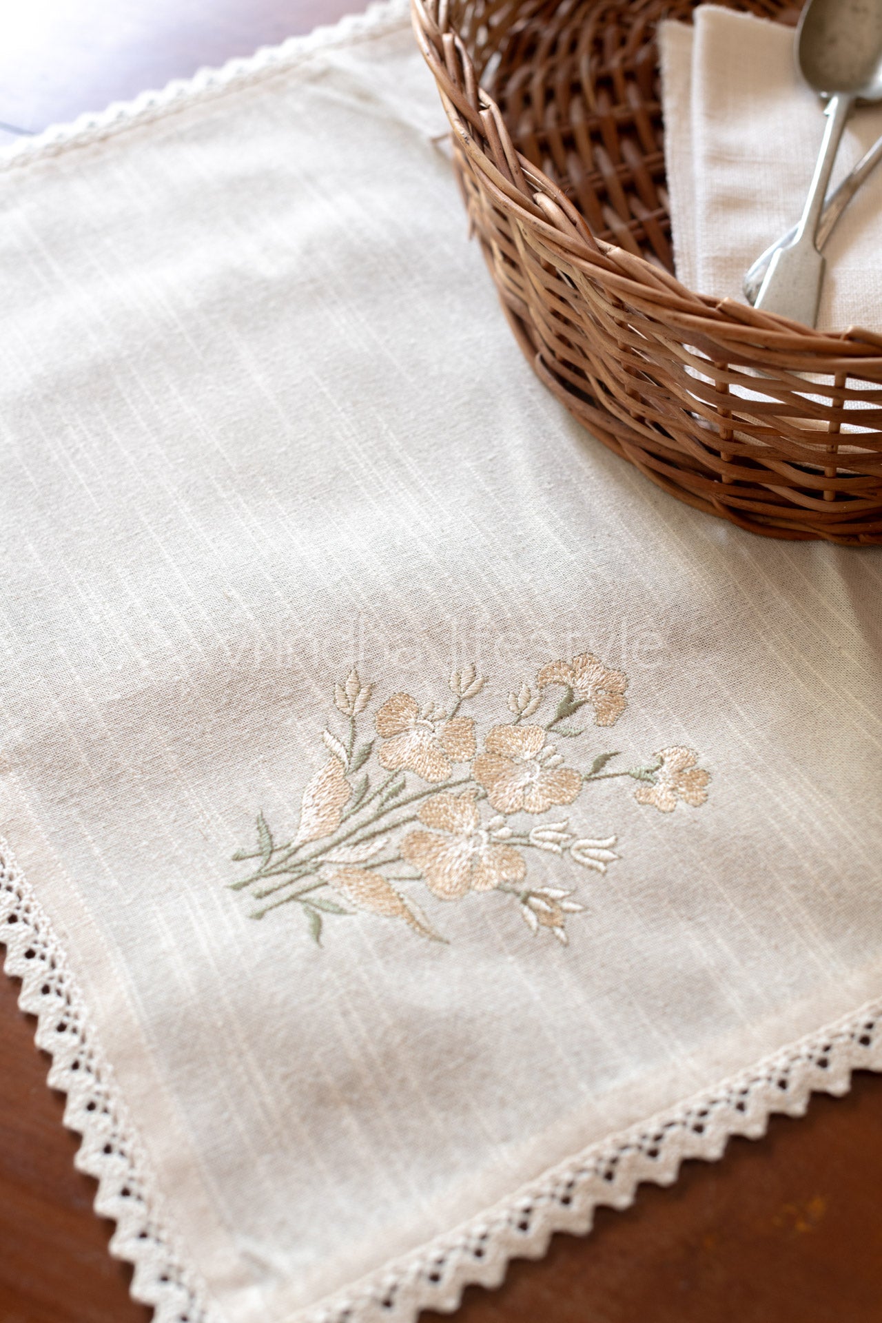 Cotton slub tray mat with embroidery and lace detailing