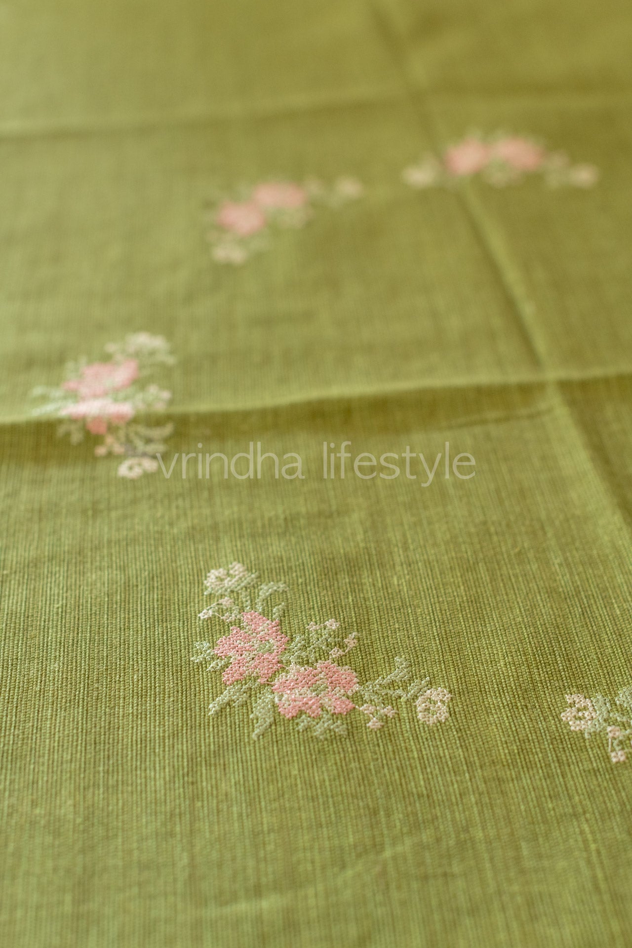 Table cloth with cross stitch embroidery and lace detailing -4 /6 seater