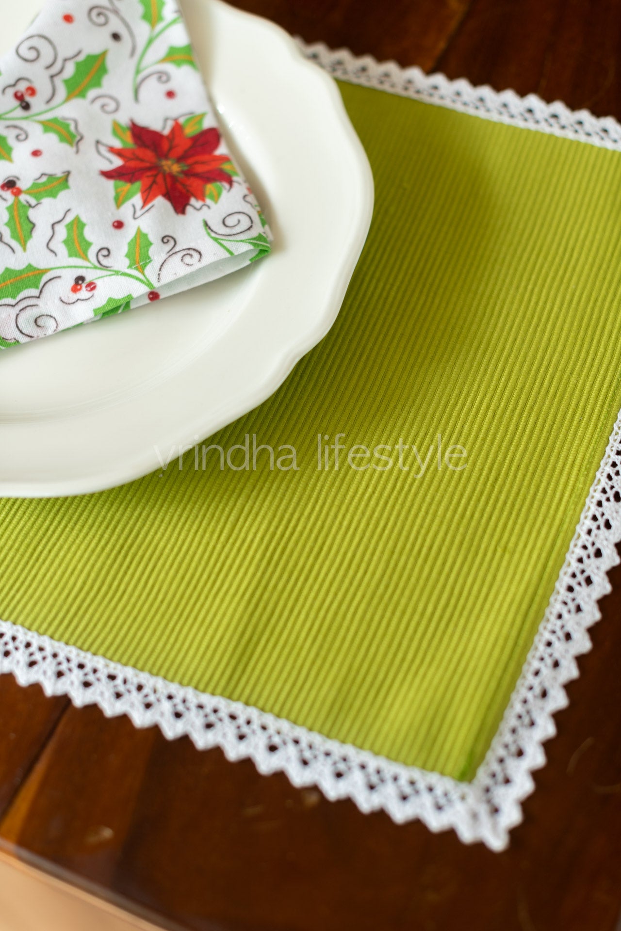 Cotton place mats with lace detailing -Set of 6 placemats with 6 printed napkins