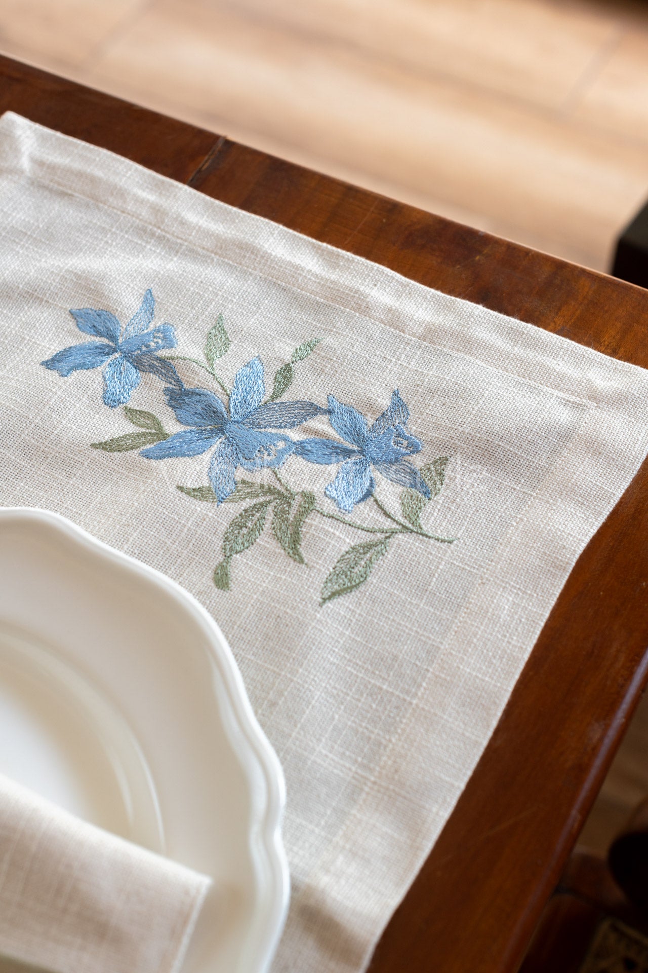 Embroidered place mat-Single unit