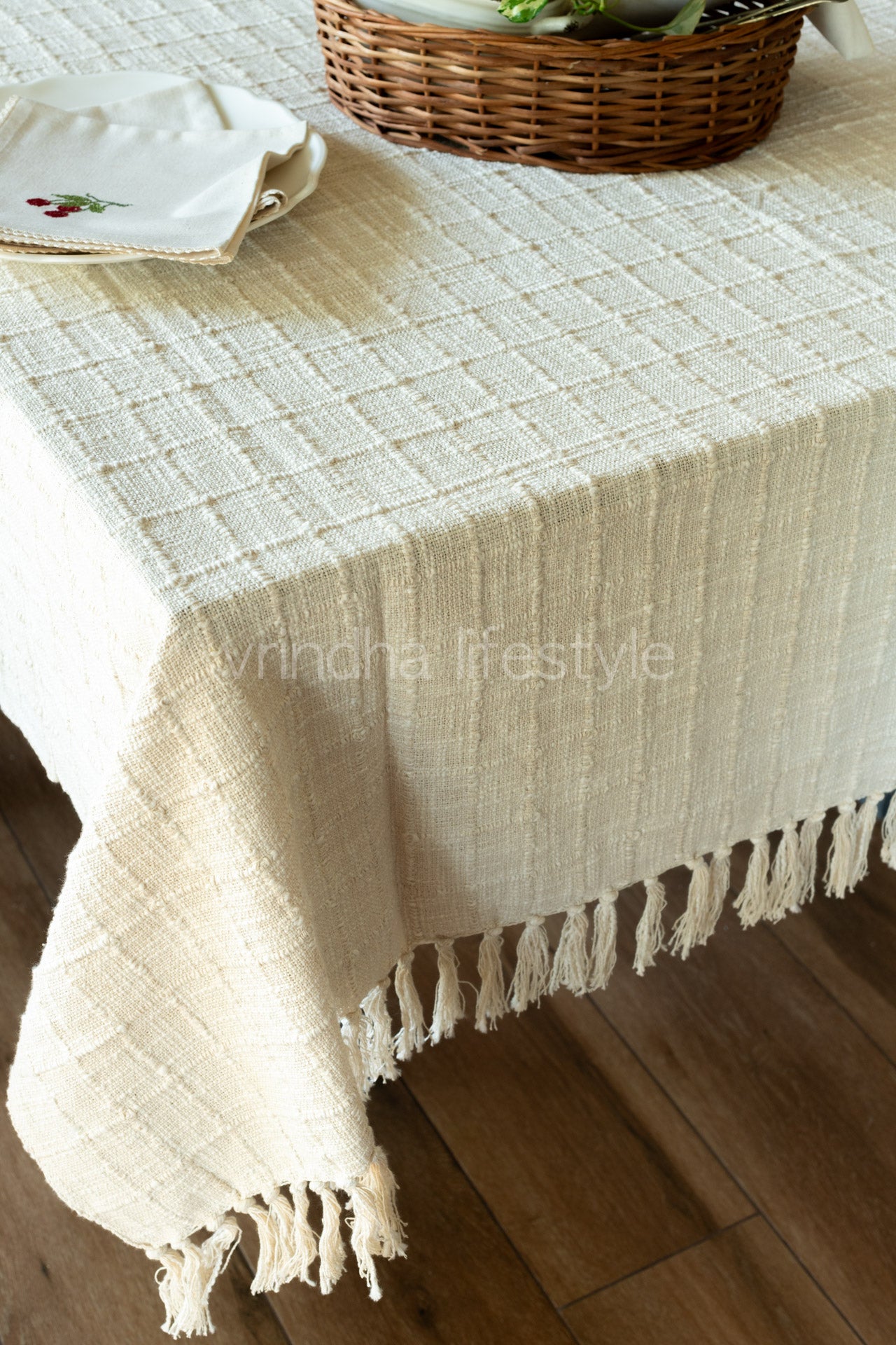 Jute cotton-TNT table cloth with tassels-8 seater
