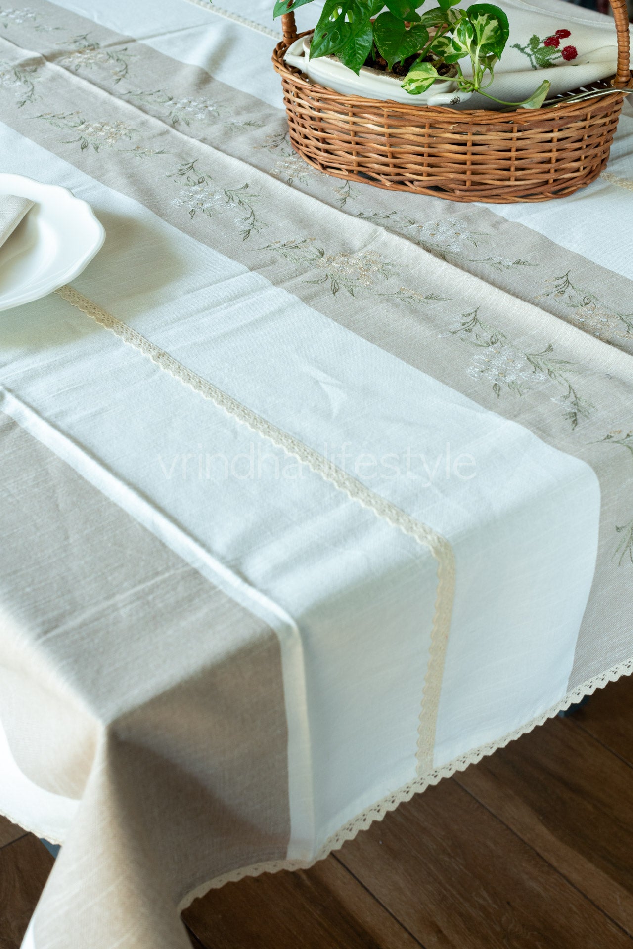 COTTON TABLE CLOTH with embroidery -4/6 seater