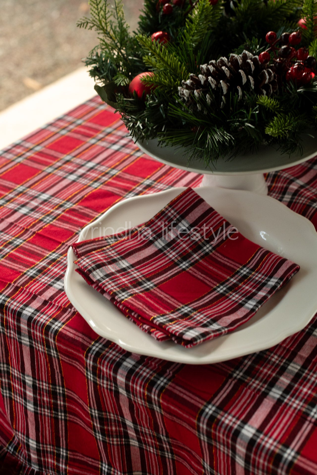 Cotton woven table cover with frill detailing-6 seater