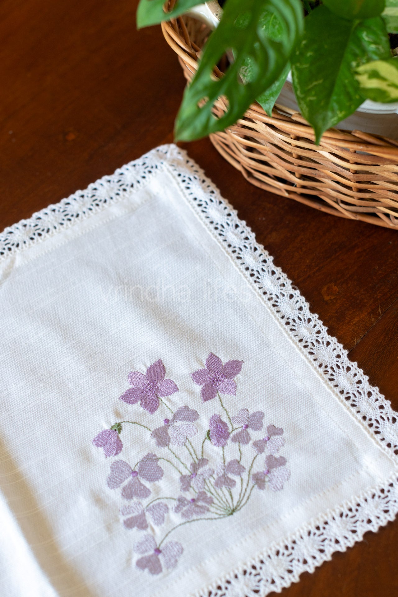 Cotton slub tray mat with floral embroidery and lace detailing