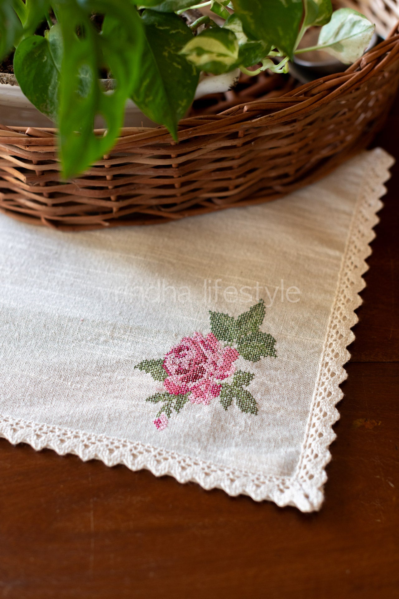 Cotton slub tray mat with floral embroidery and lace detailing