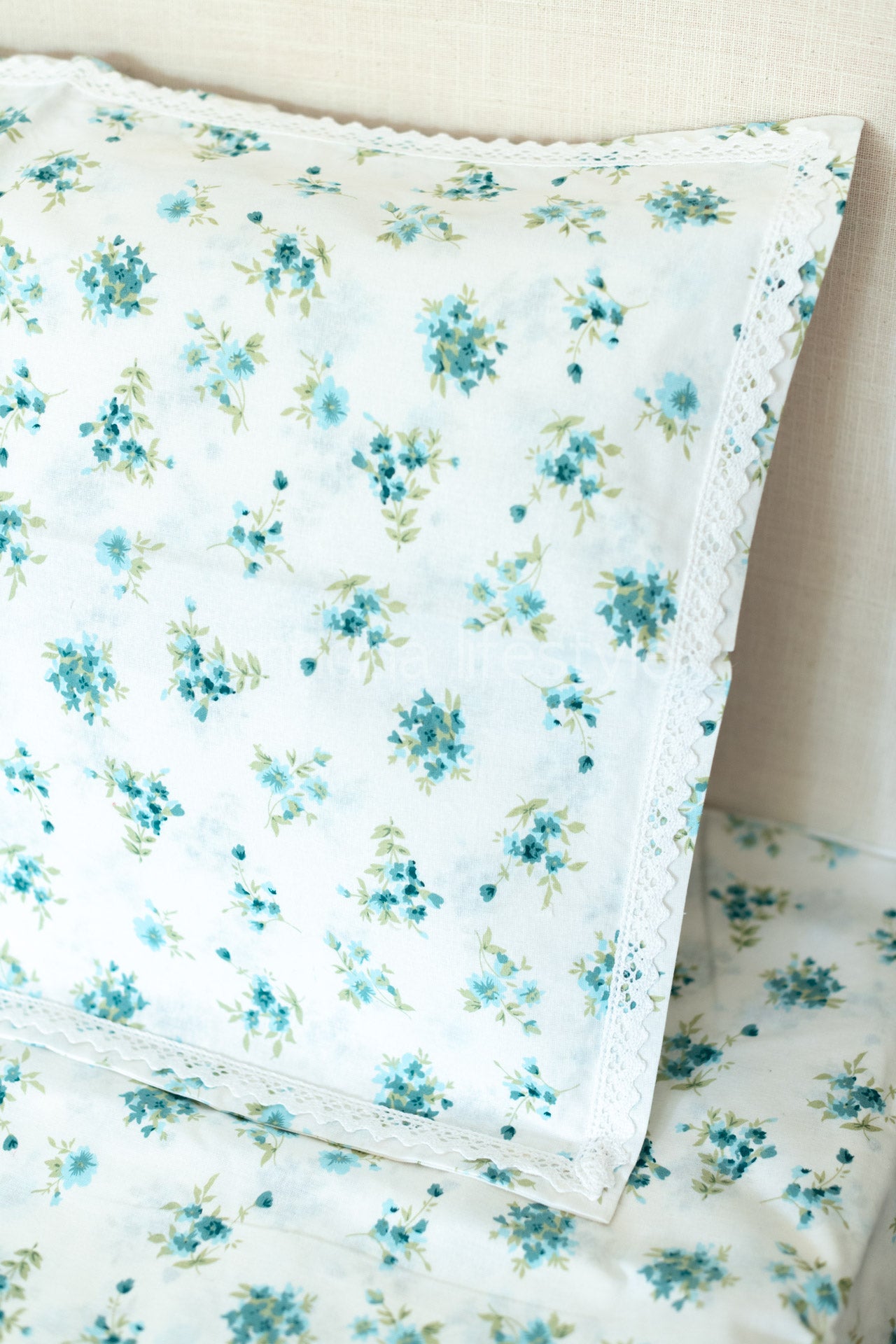 Floral print cotton Bedsheet and pillow covers with lace detailing-Queen size