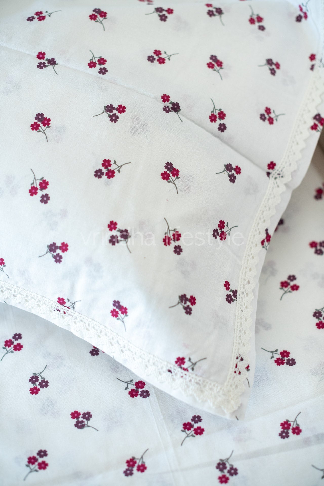 Floral print cotton Bedsheet and pillow covers with lace detailing-Single size