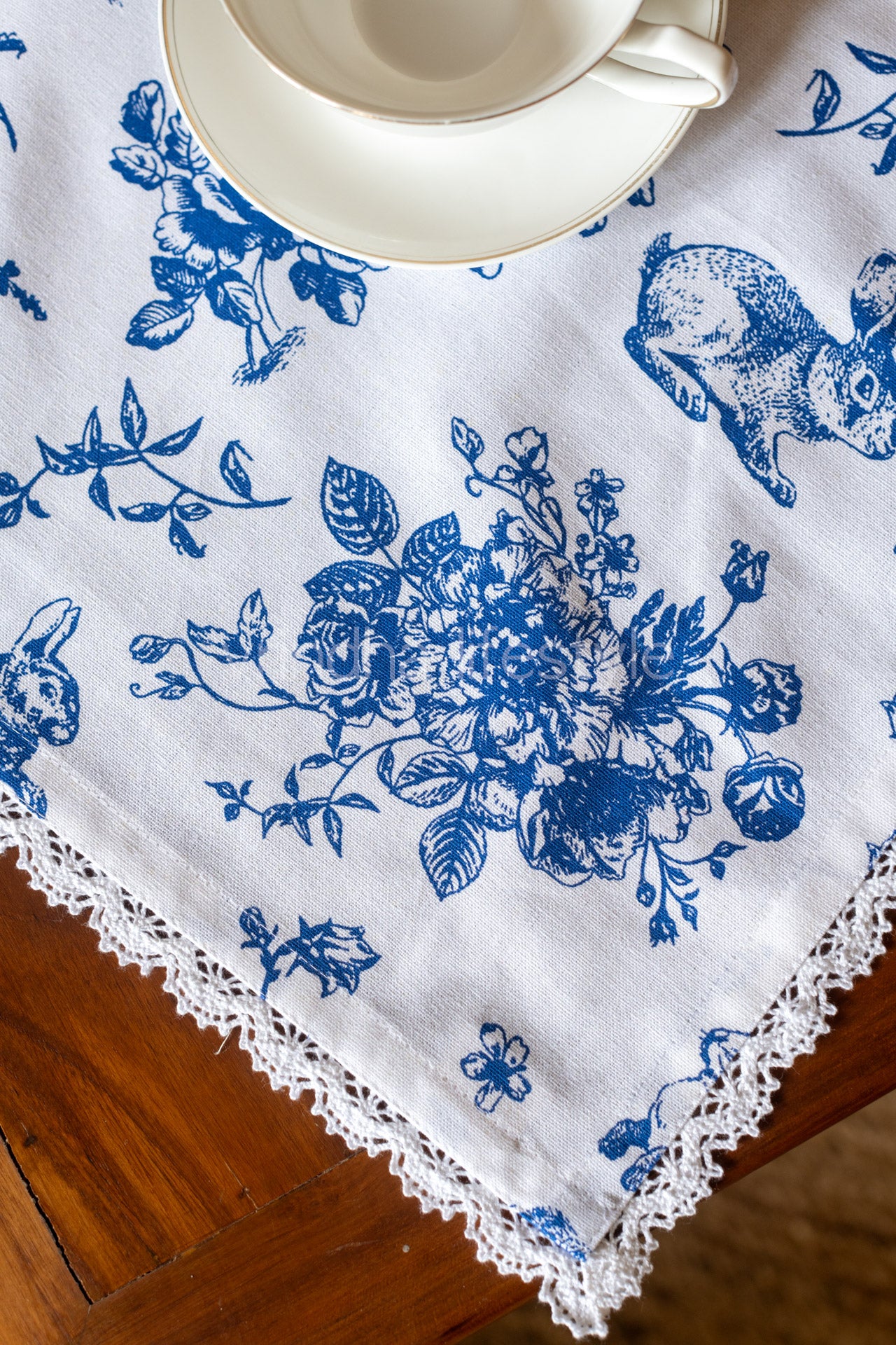 Cotton printed tray mat with lace detailing