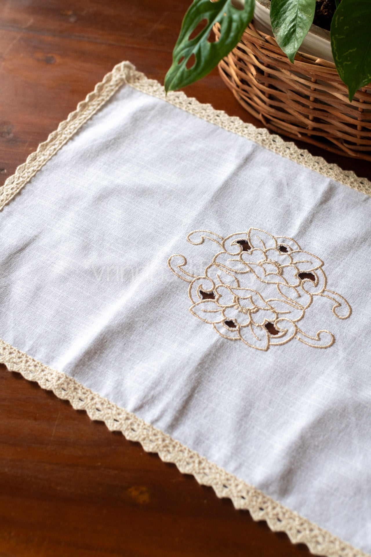 Cotton slub tray mat with cut work embroidery and lace detailing