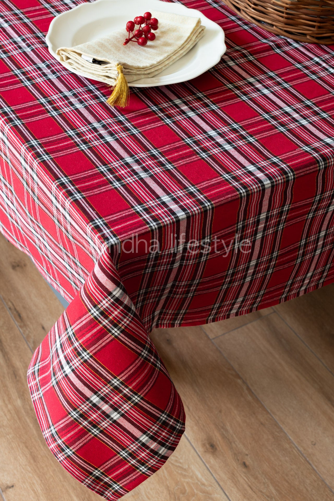 CHRISTMAS THEME PLAID TABLE CLOTH-6 to 8 seater( customisable)