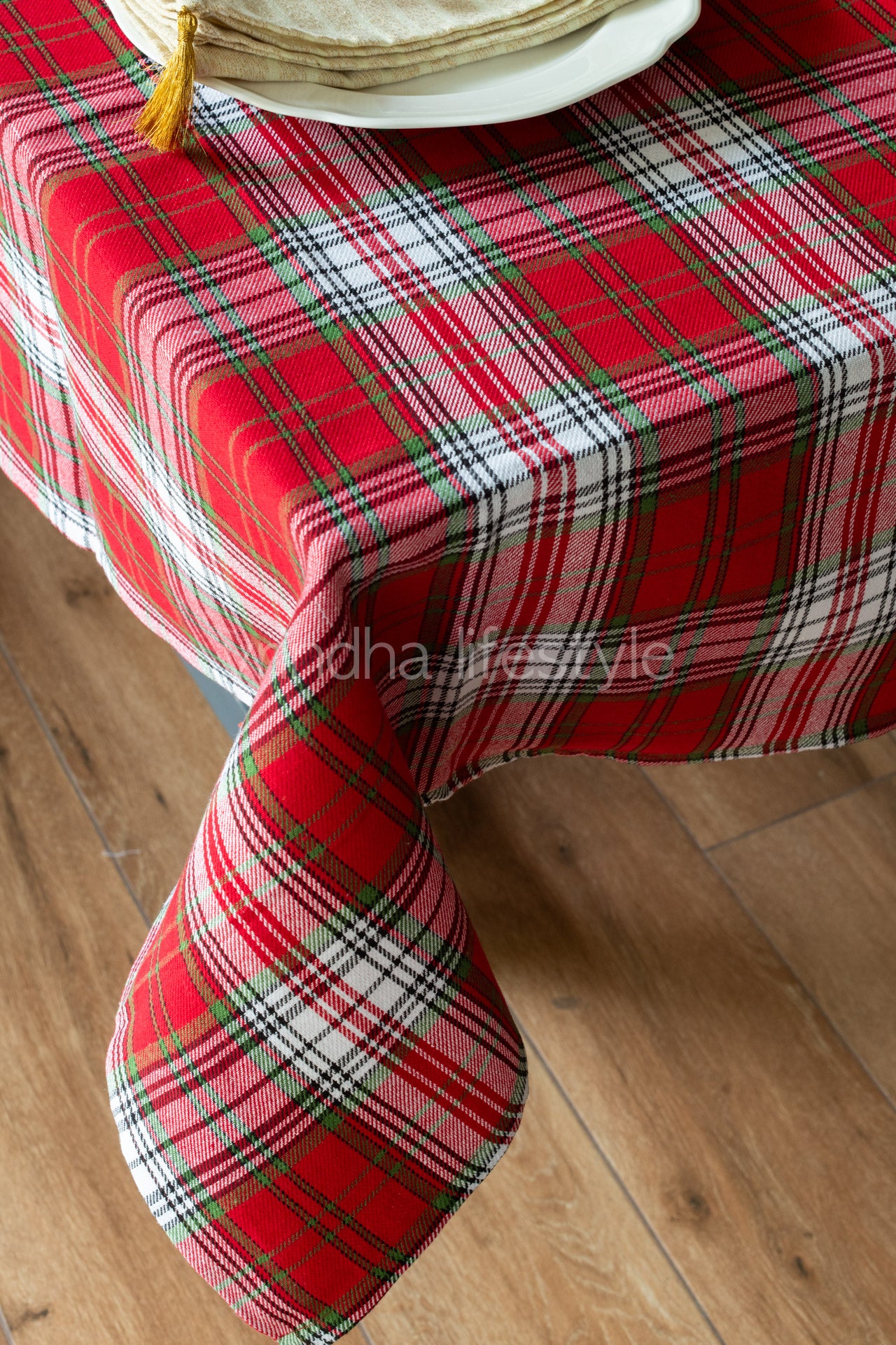 CHRISTMAS THEME PLAID TABLE CLOTH-6 to 8 seater( customisable)