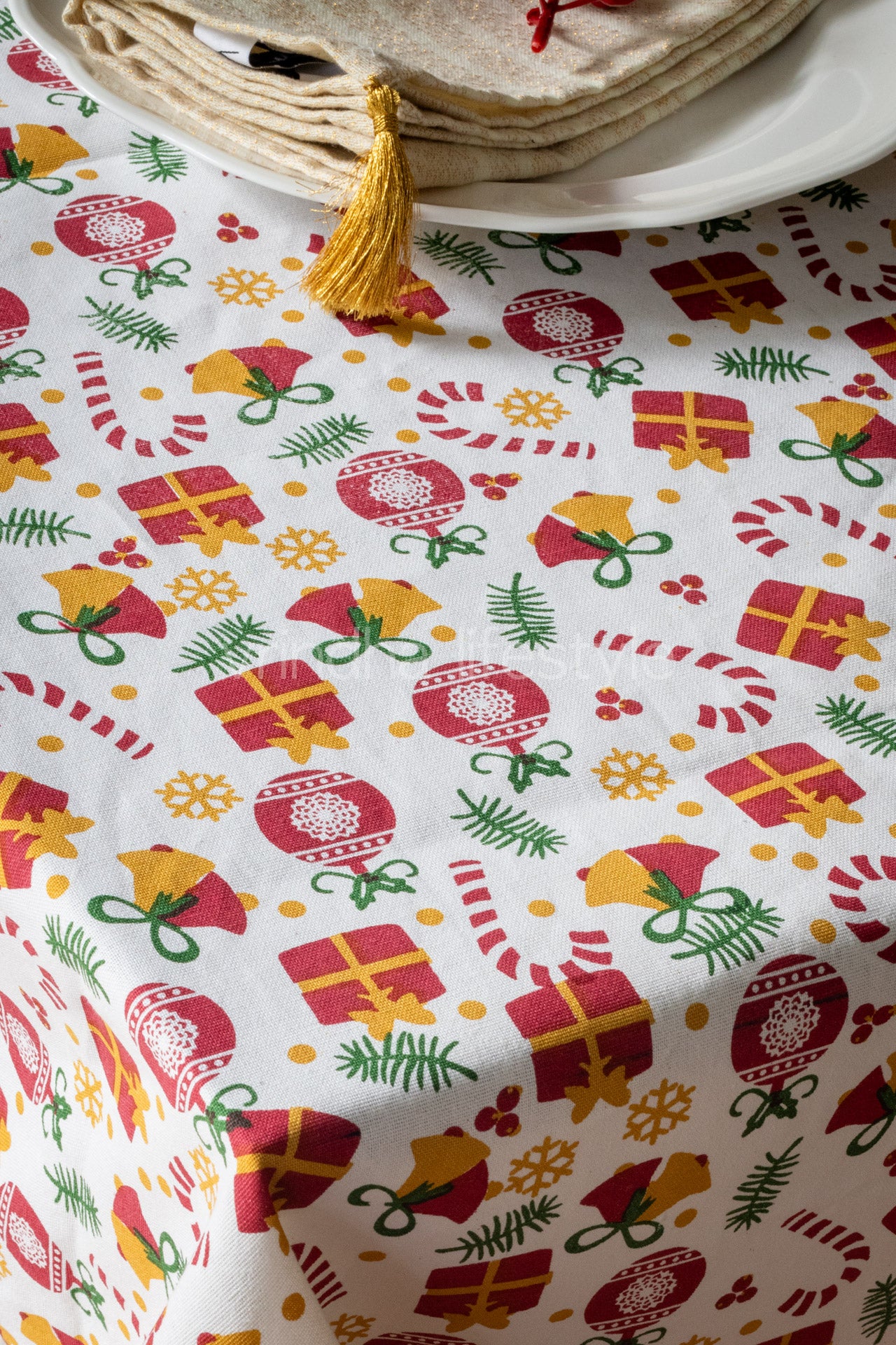 CHRISTMAS COTTON TABLE CLOTH with frill-8 seater