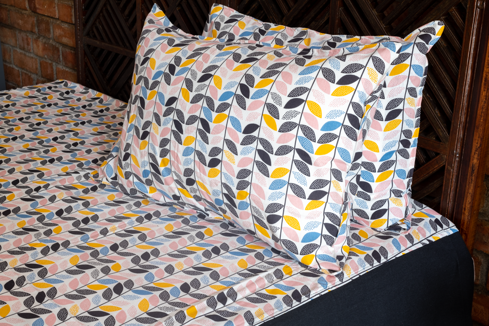COTTON BEDSHEET WITH PLAIN BORDER-King size