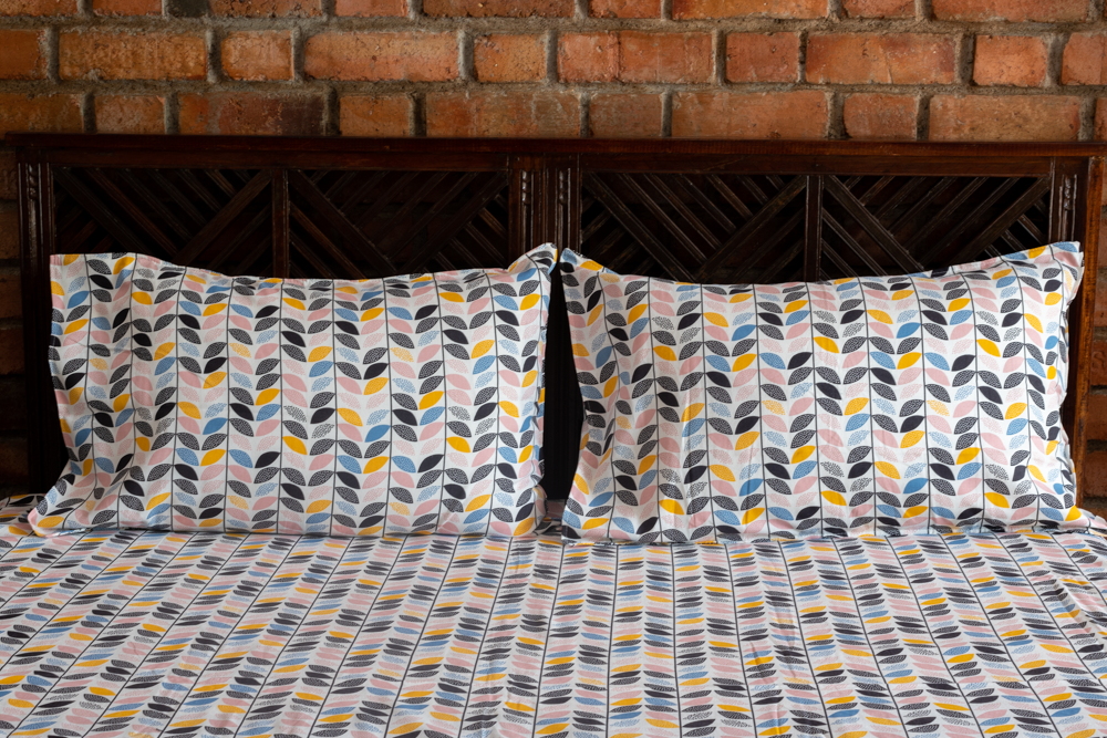 COTTON BEDSHEET WITH PLAIN BORDER-King size
