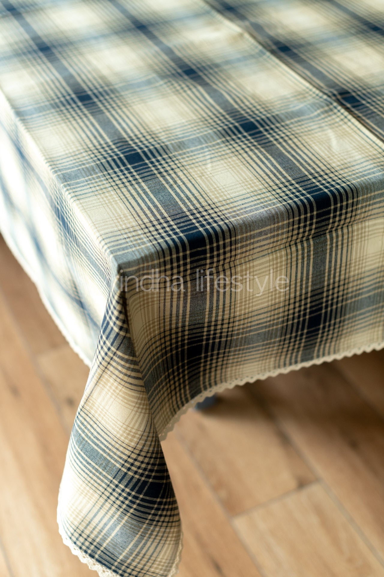 Woven cotton table cloth-4/6 seater