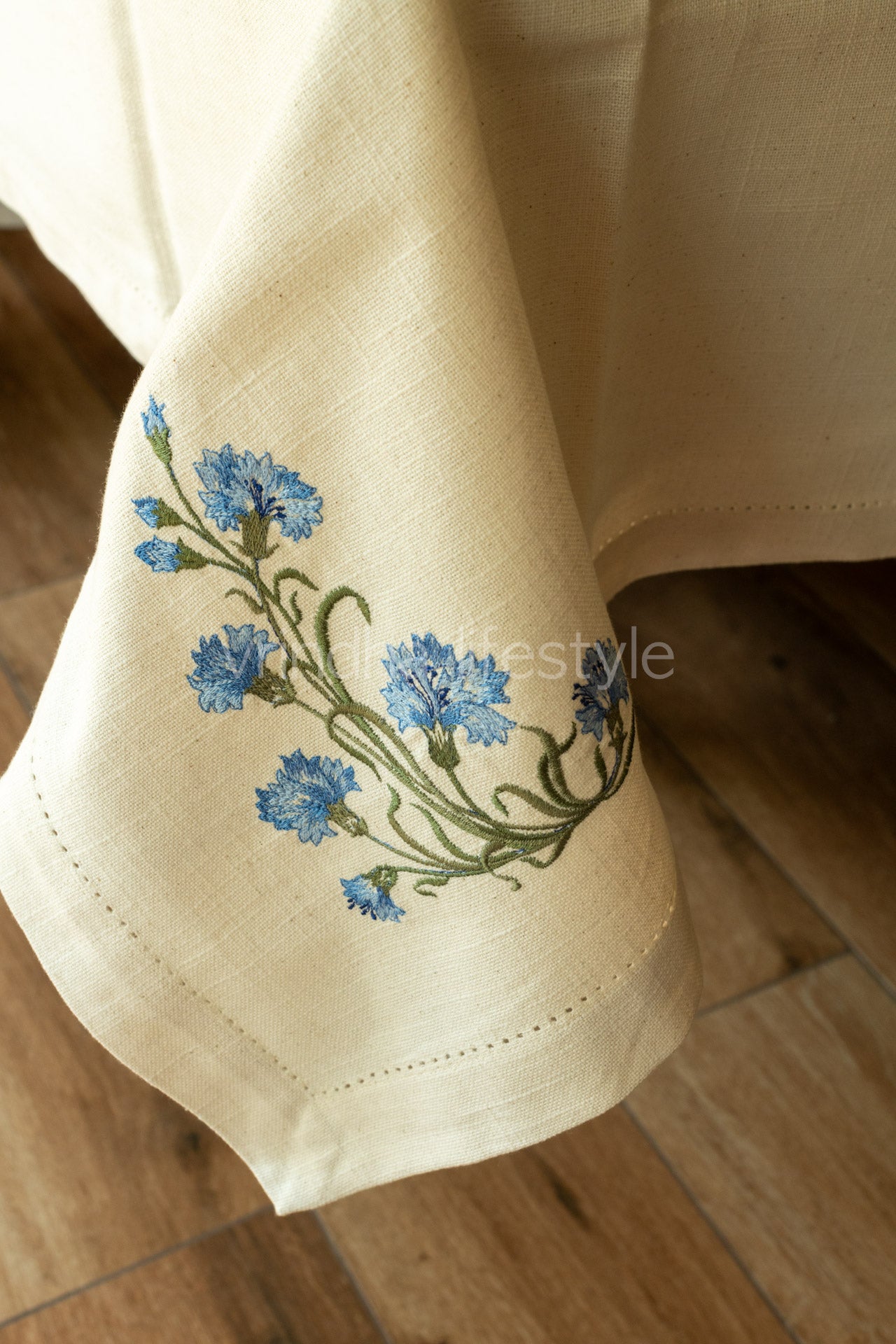 COTTON TABLE CLOTH with embroidery -Square -6 seater