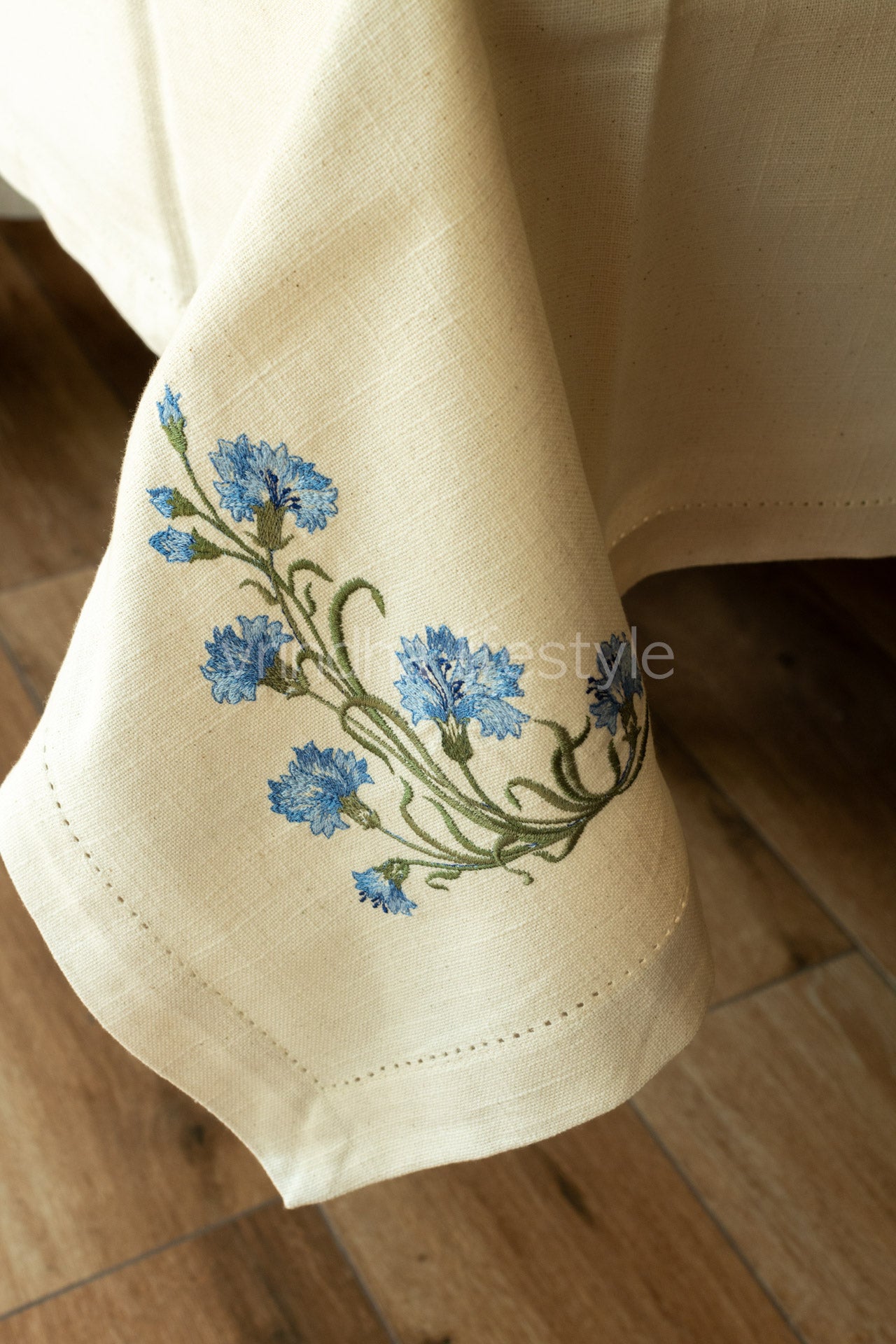 COTTON TABLE CLOTH with embroidery -Square -6 seater