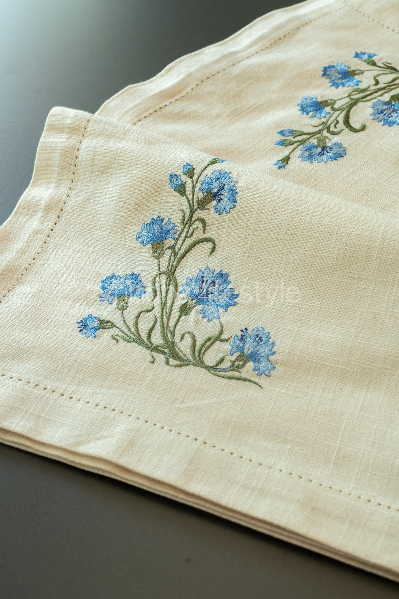 COTTON TABLE CLOTH with embroidery -Square -6 seater