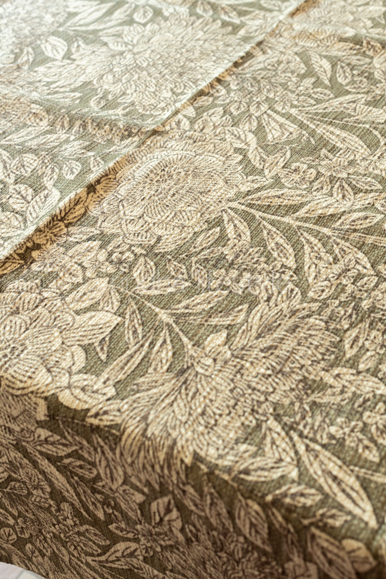Jute cotton-Printed TNT table cloth -4 seater