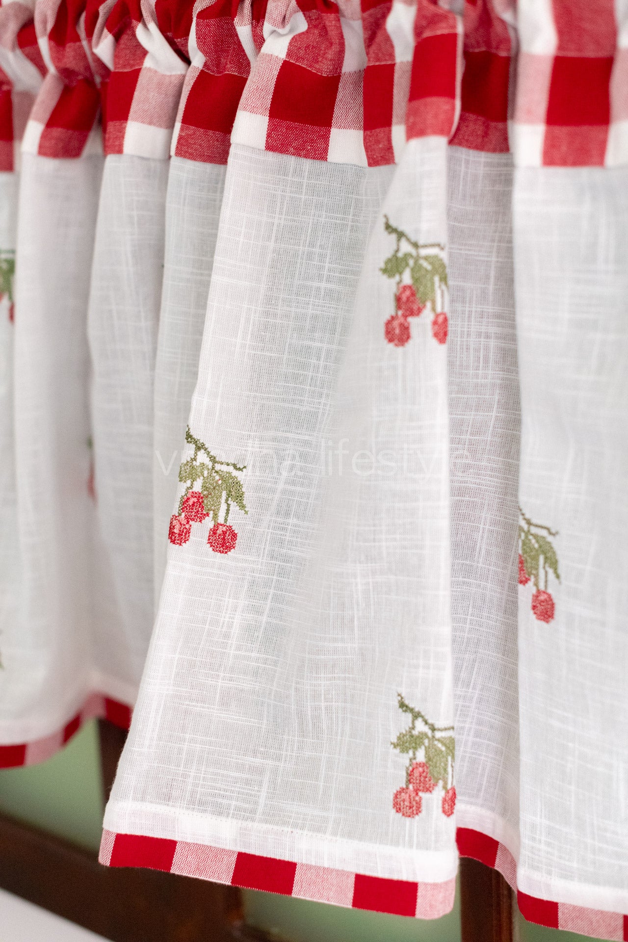 KITCHEN VALANCE-Embroidered cotton slub with buffalo plaid-Single unit-customisable