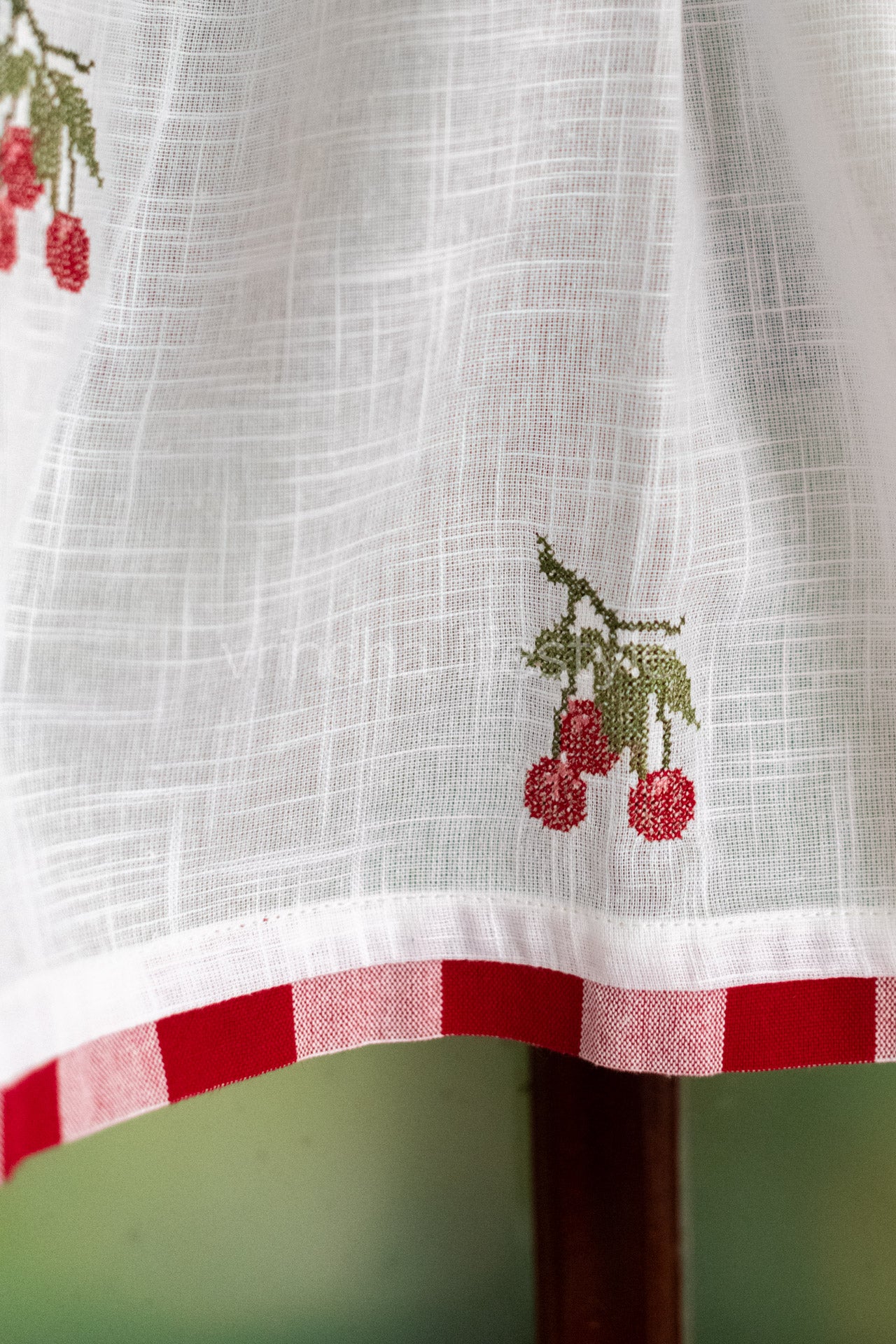 KITCHEN VALANCE-Embroidered cotton slub with buffalo plaid-Single unit-customisable