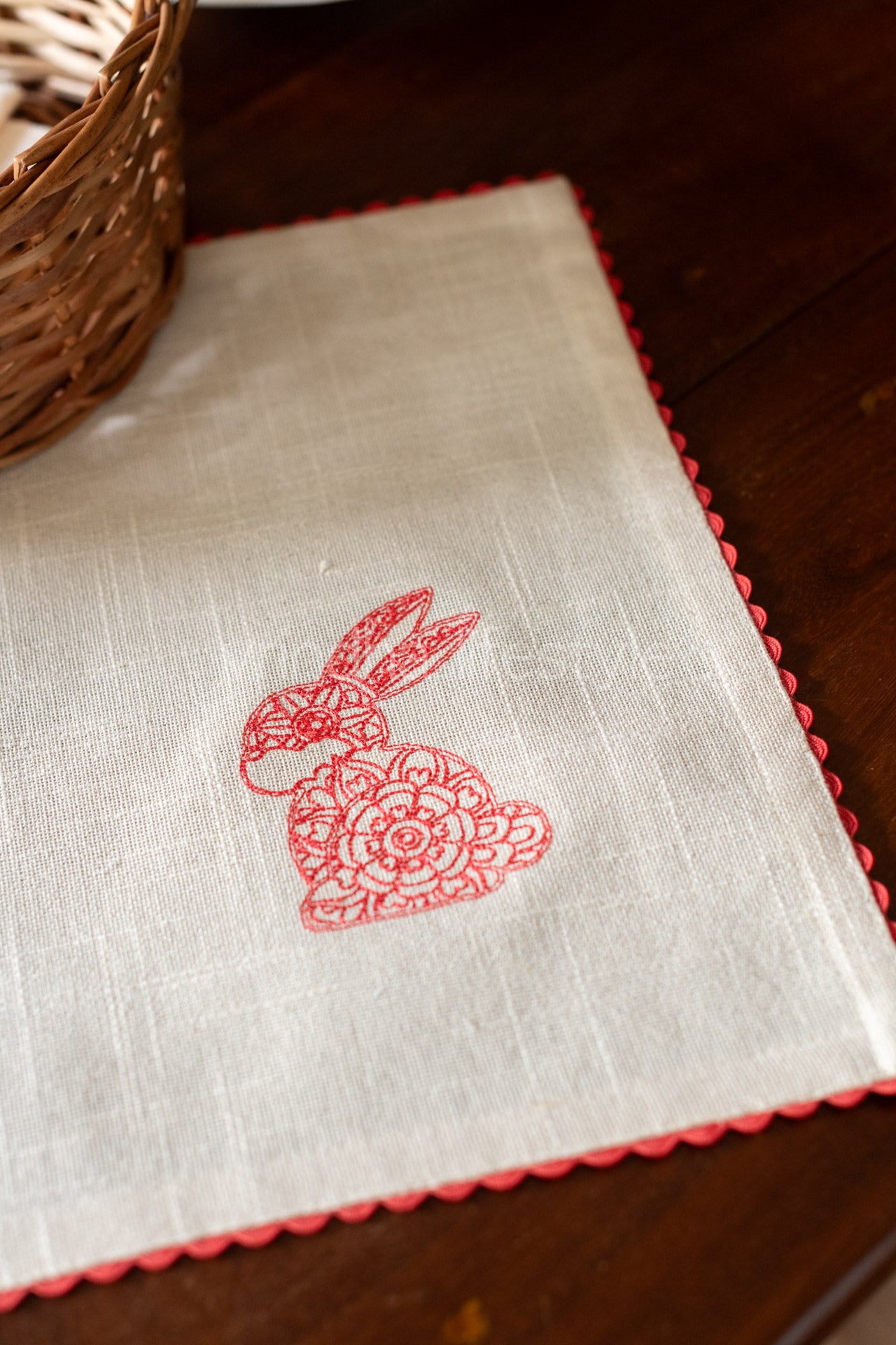 Cotton slub tray mat with embroidery and lace detailing