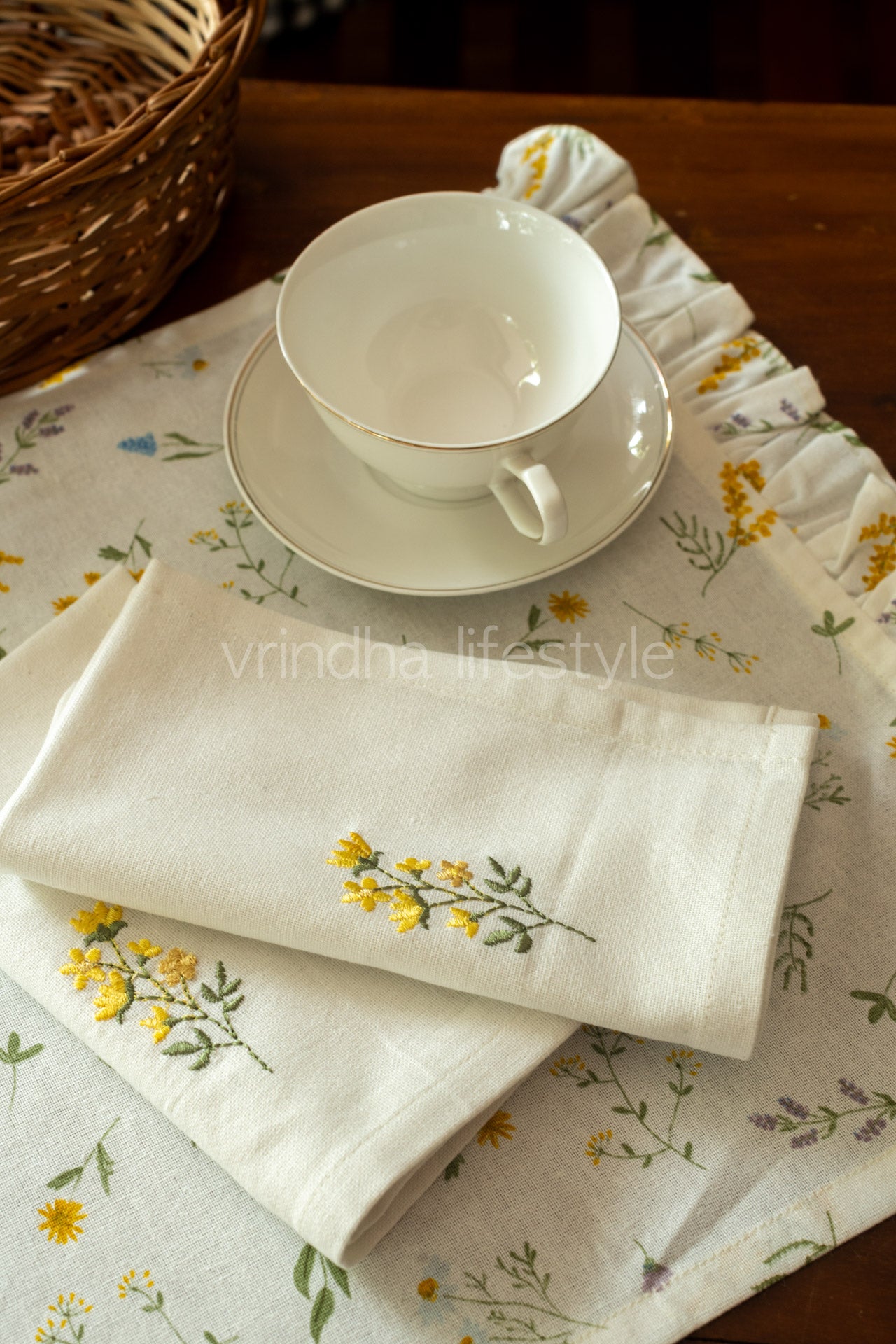 Printed  Cotton tray mat with two 16 inch napkins