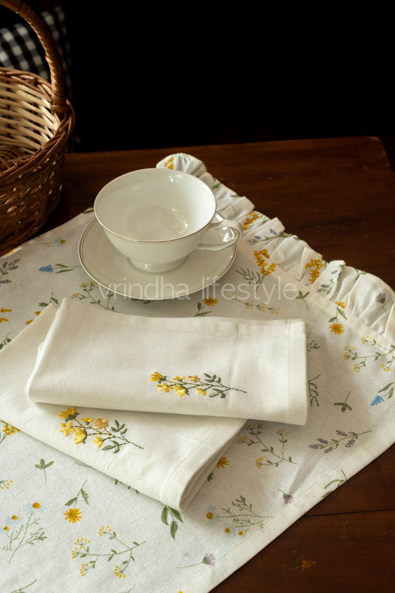 Printed  Cotton tray mat with two 16 inch napkins