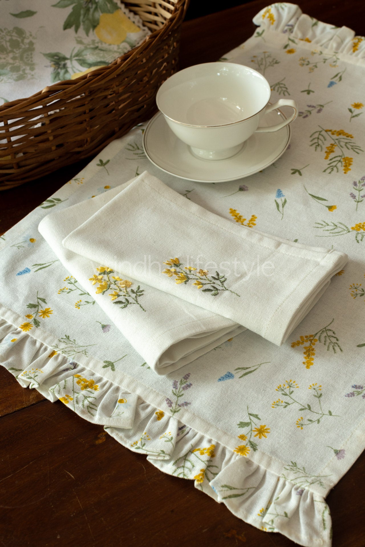 Printed  Cotton tray mat with two 16 inch napkins