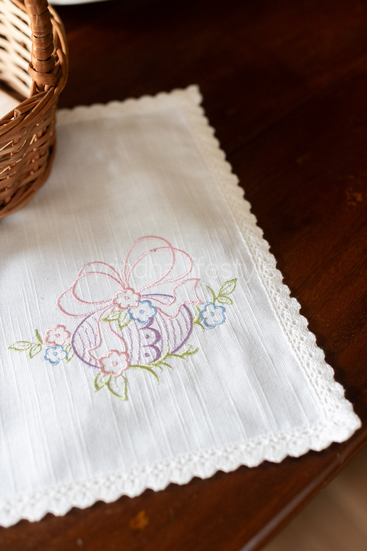 Cotton slub tray mat with embroidery and lace detailing