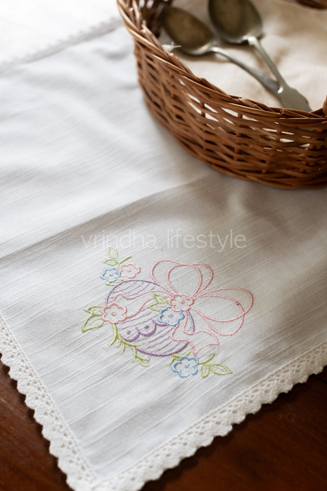 Cotton slub tray mat with embroidery and lace detailing