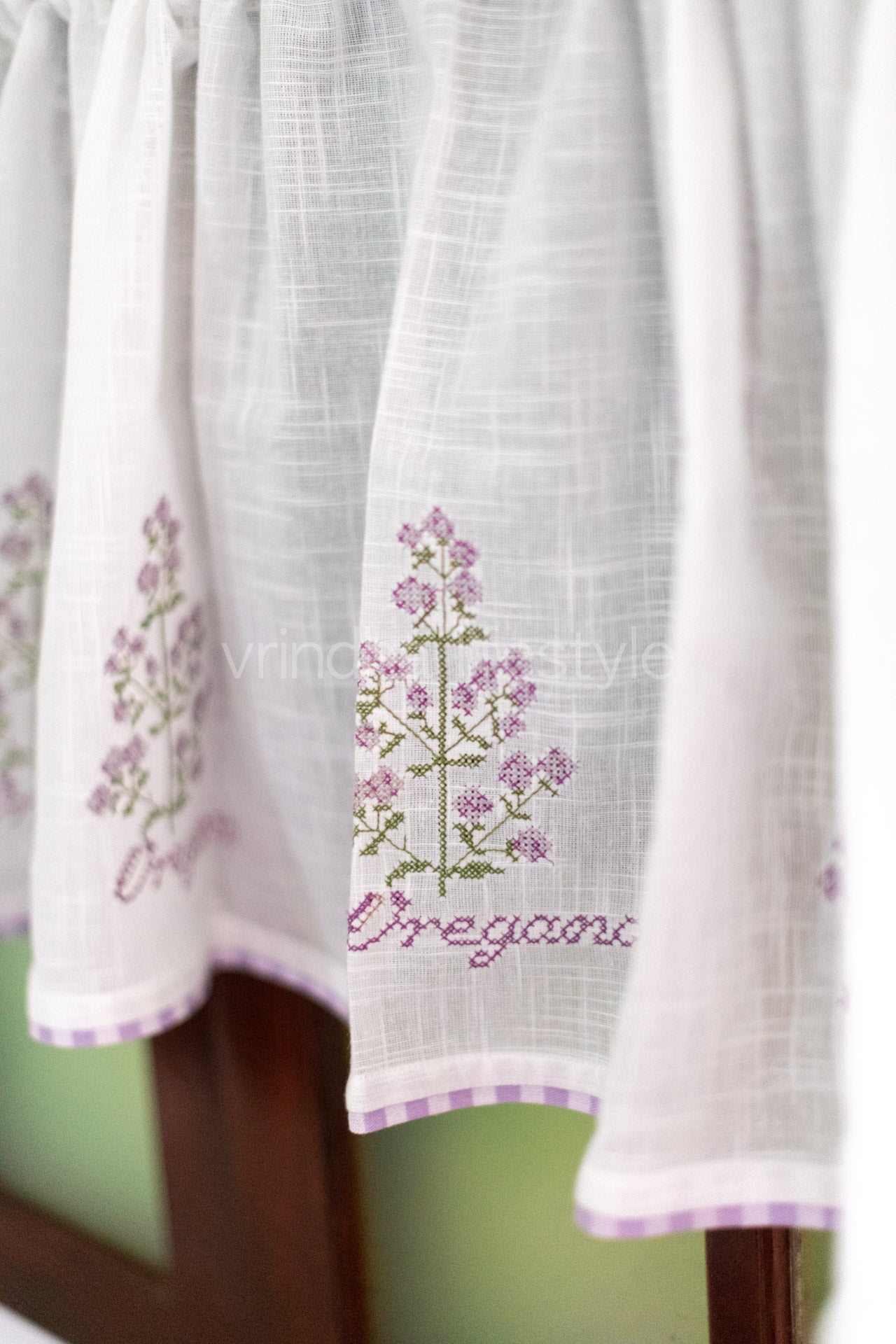 KITCHEN VALANCE-cotton slub with floral embroidery