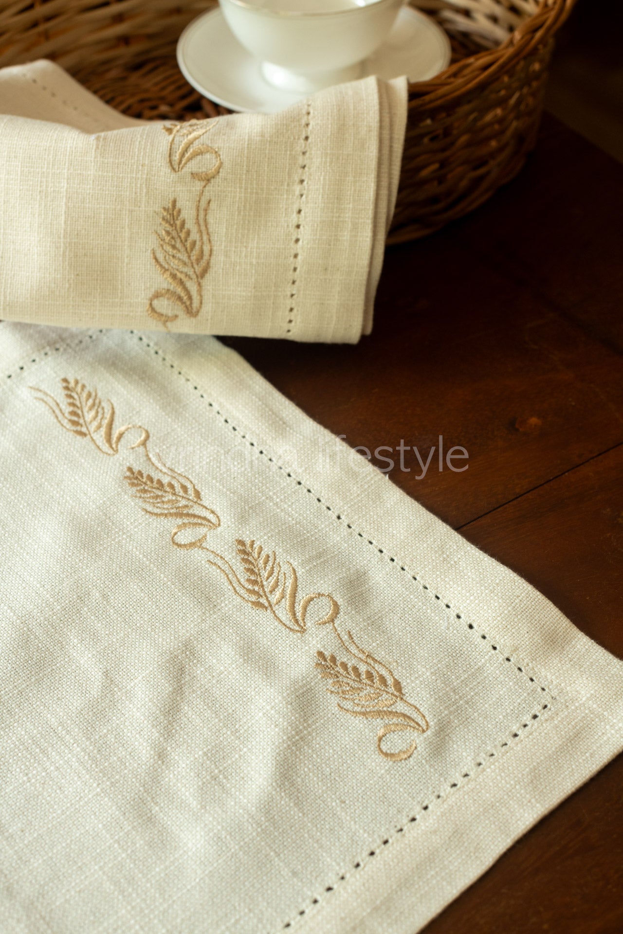 Embroidered place mat-Set of 2