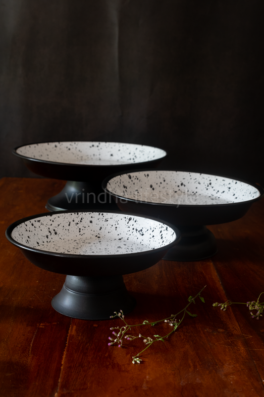 METAL CAKE STAND -Black and white