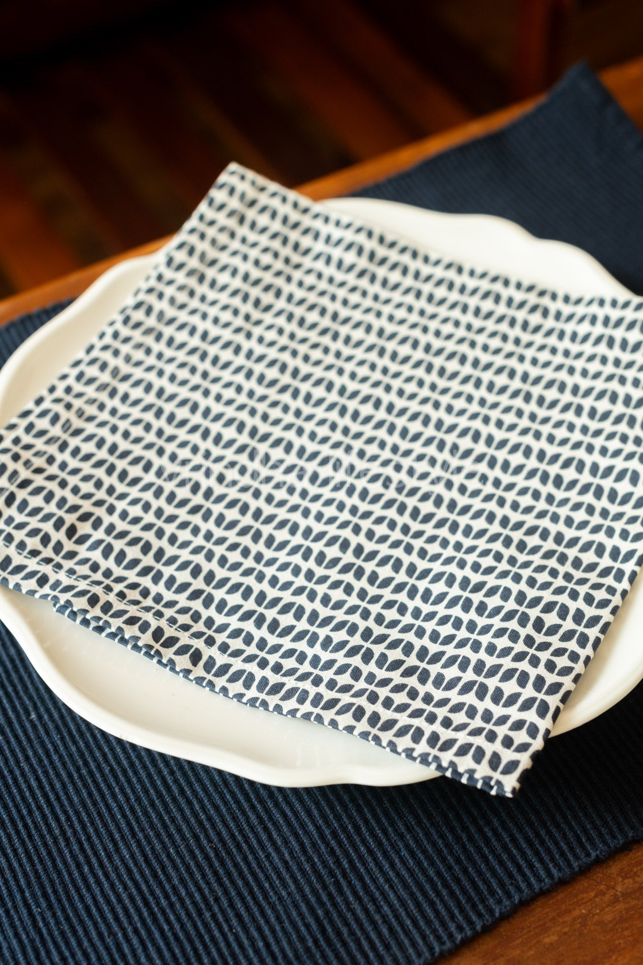 PLACEMATS AND NAPKINS-Set of 6 placemats and 6 napkins
