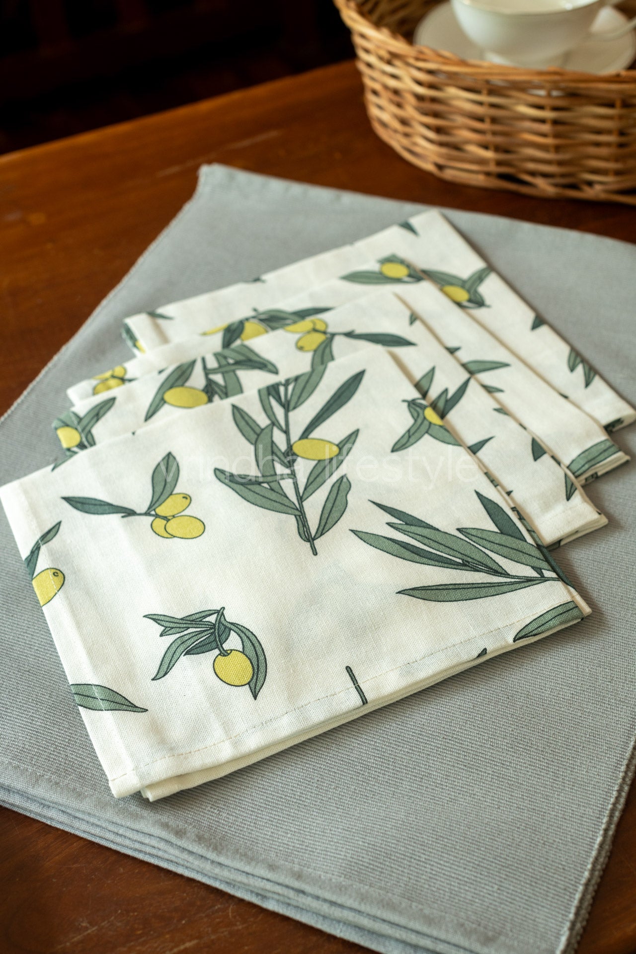 PLACEMATS AND NAPKINS-Set of 4 placemats and 4napkins