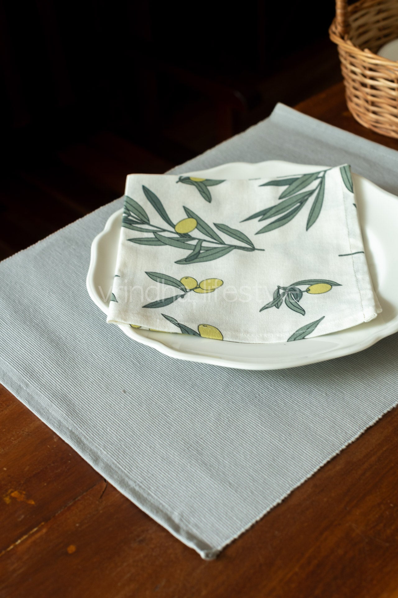 PLACEMATS AND NAPKINS-Set of 4 placemats and 4napkins