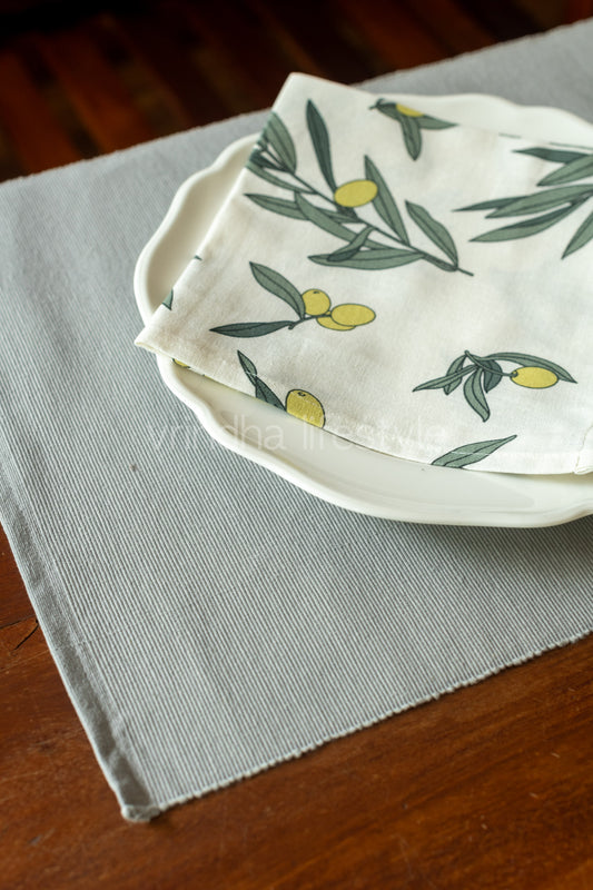 PLACEMATS AND NAPKINS-Set of 4 placemats and 4napkins