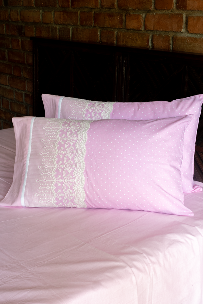 PLAIN COTTON BED SHEET WITH DESIGNER PILLOW COVERS