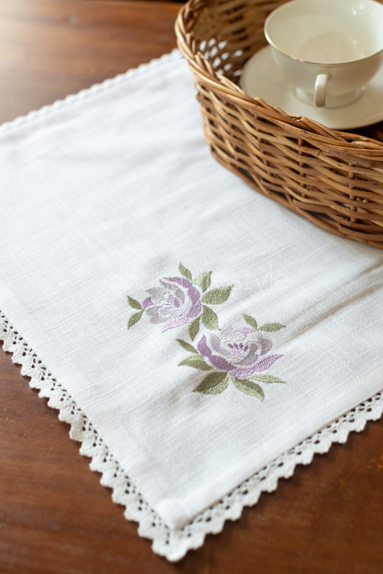 Cotton slub tray mat with  embroidery and lace detailing