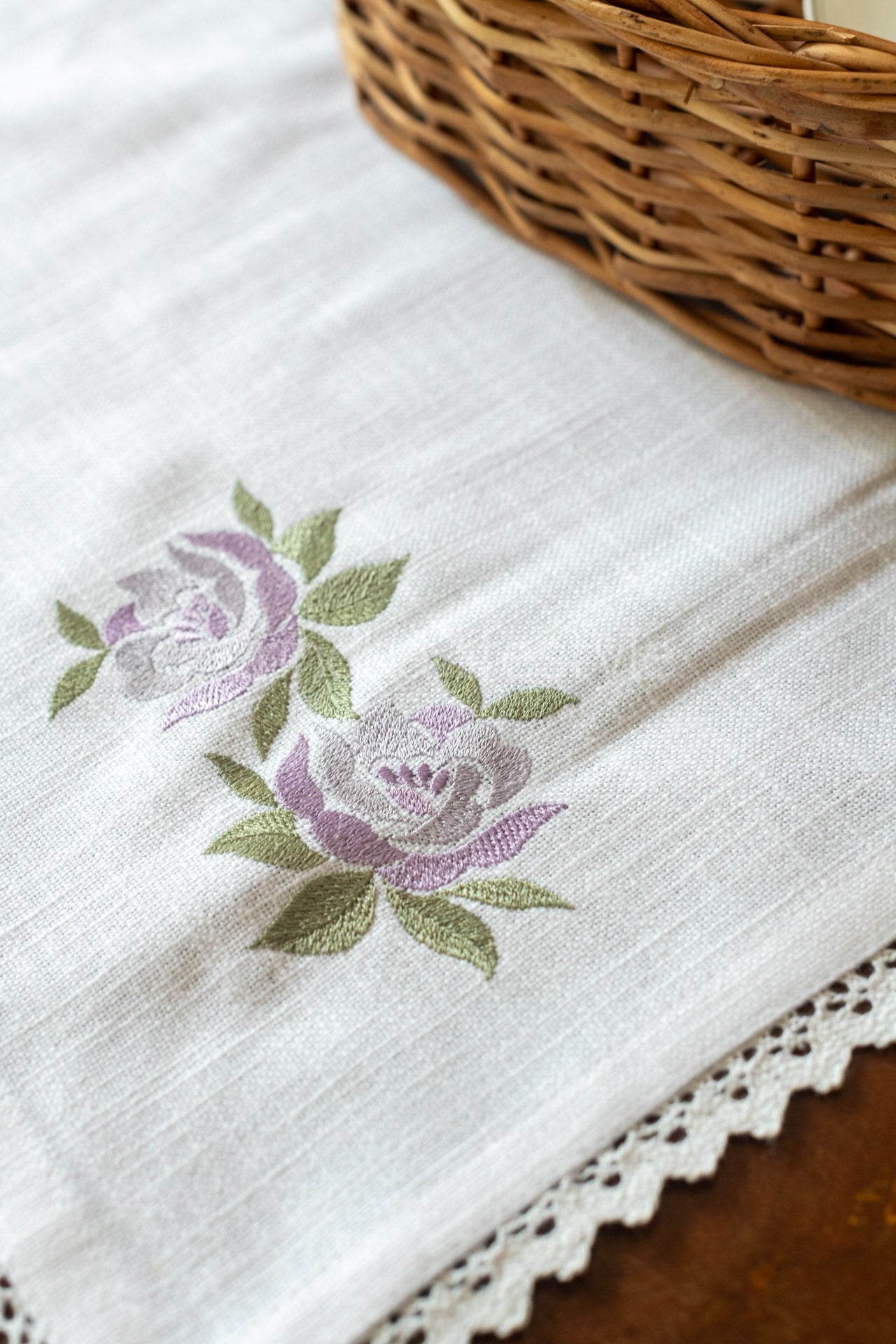Cotton slub tray mat with  embroidery and lace detailing