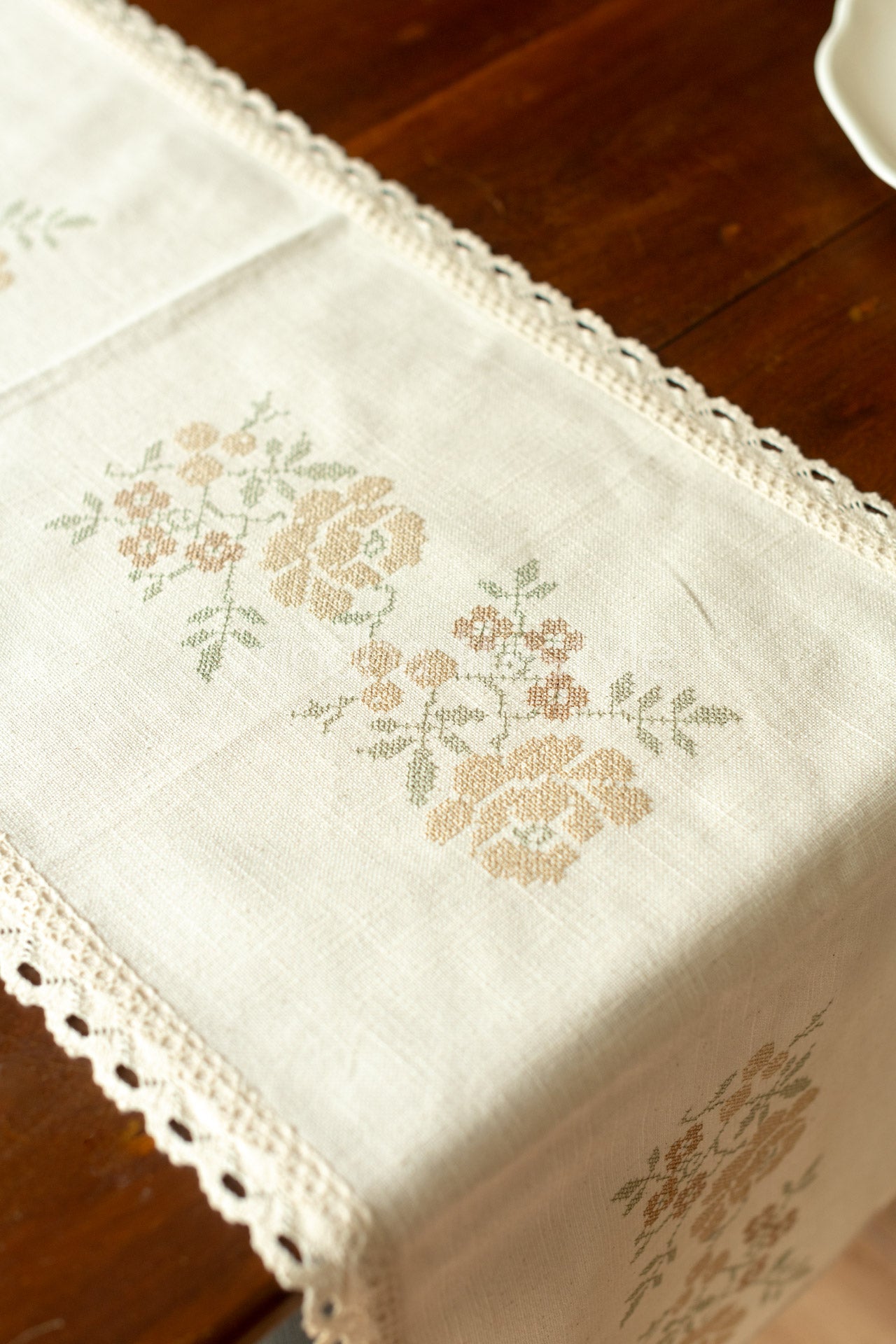 Cotton slub runner with embroidery and lace detailing - 11x50 inches-customisable