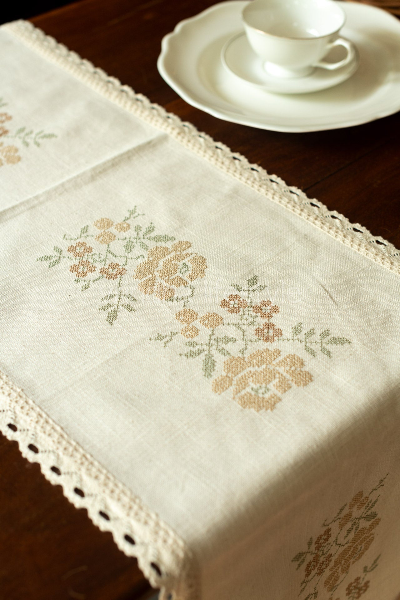 Cotton slub runner with embroidery and lace detailing - 11x50 inches-customisable
