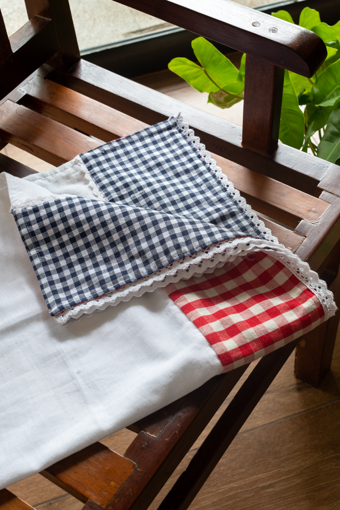 Reversible cotton kitchen valance