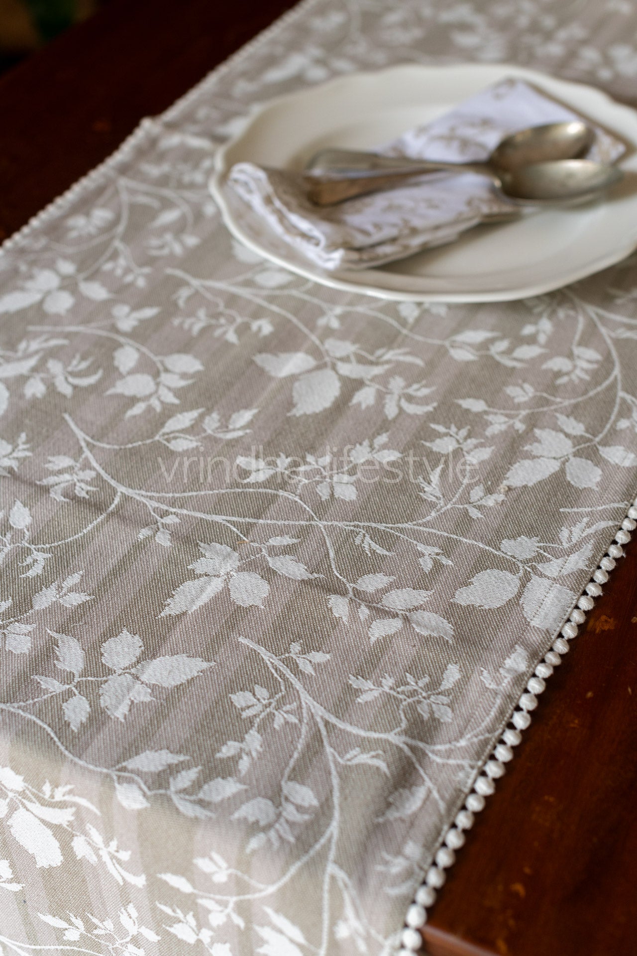 Cotton jacquard  runner with lace detailing-17x52 inches