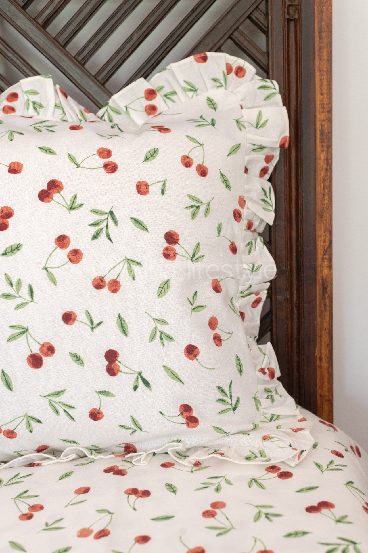 Cotton Bedsheet with cotton pillow covers with frill detailing -Single