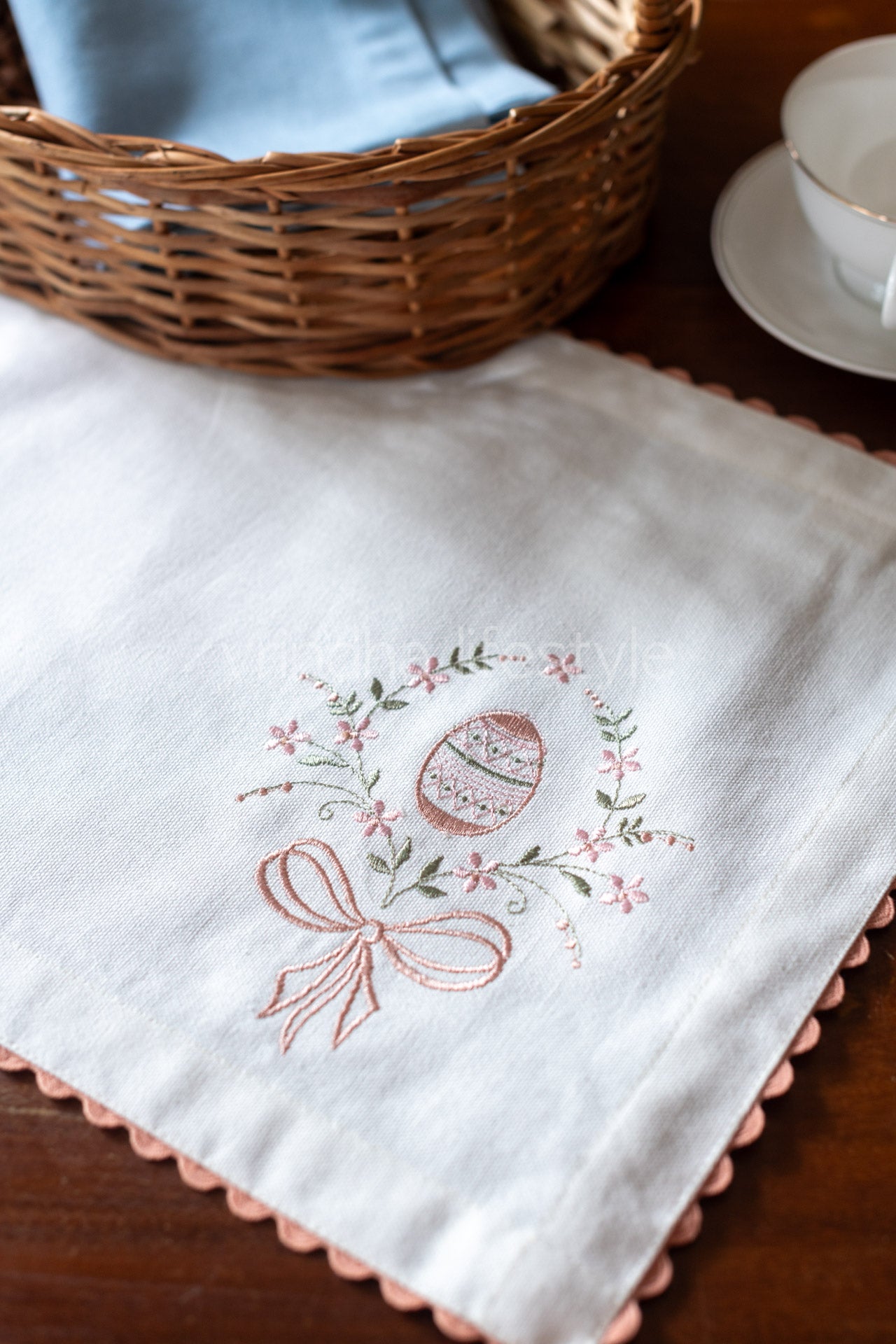 Cotton tray mat with embroidery and lace detailing